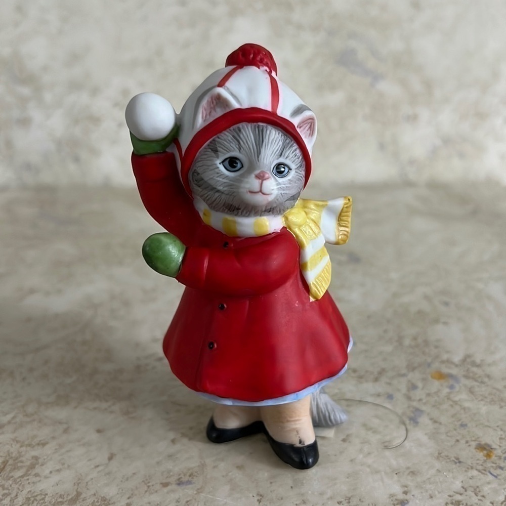 Schmid Kitty Cucumber Figurine Throw a Snowball 1989